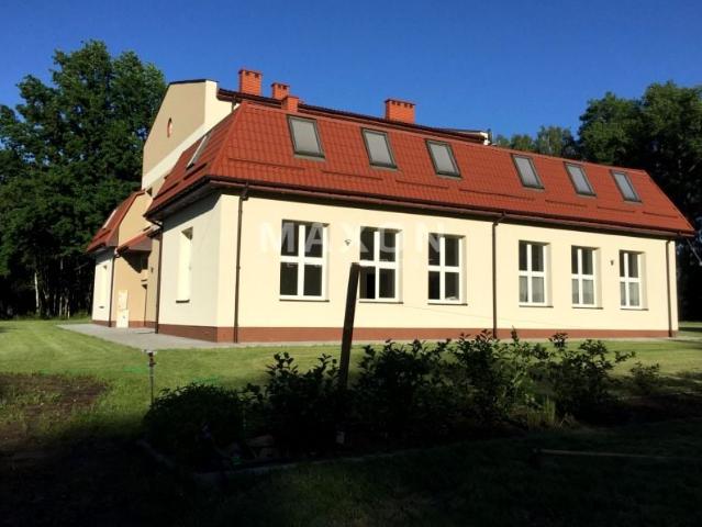 Dom 800 m², Sawin
