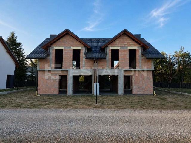 Sprzedam dom bliźniaczy 115 m² z pełnymi mediami i ogrodem