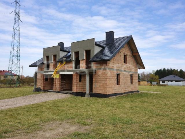 Dom bliźniaczy w stanie surowym zamkniętym, garaż, 111,48 m2