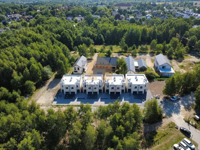 Dom bliźniaczy z garażem ogród, pompa ciepła, 104,8 m²