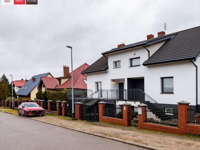 Dom bliźniak z dużym ogrodem i piwnicą 159 m²