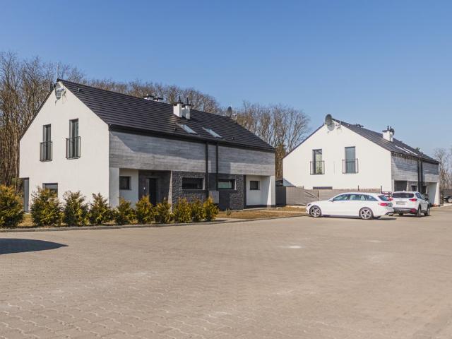 Dom bliźniak 99 m² z ogrodem, tarasem i basenem