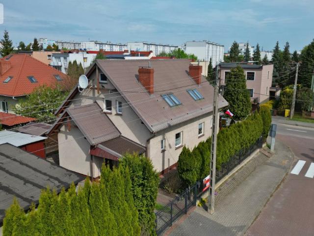 Dom bliźniak z tarasem i poddaszem do zagospodarowania