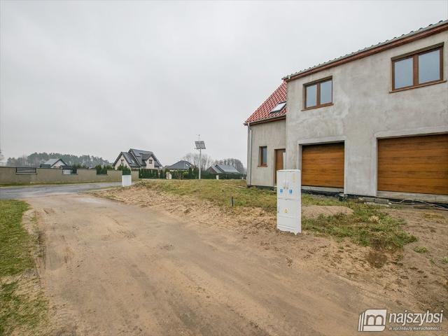 Dom bliźniak z garażem własna aranżacja 126,6 m²
