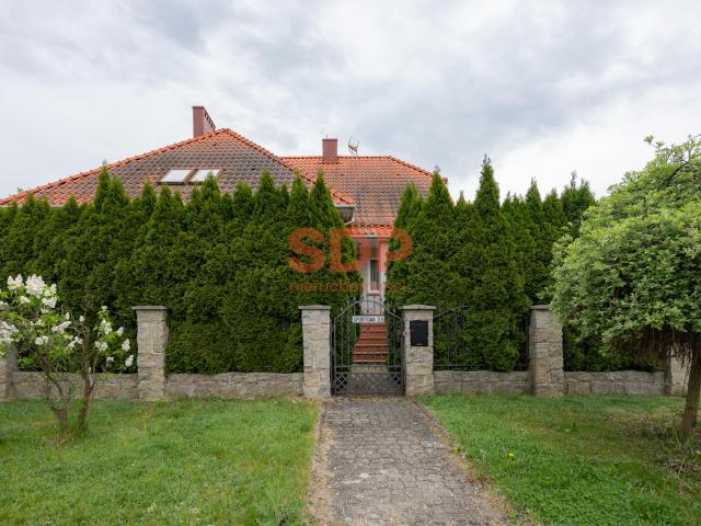 Dom, Brzeg Dolny, Sportowa, 159.50 m², sprzedam dom
