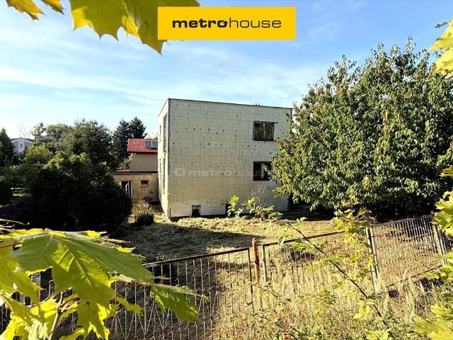 Dom do wykończenia z ogrodem i garażem 150 m²