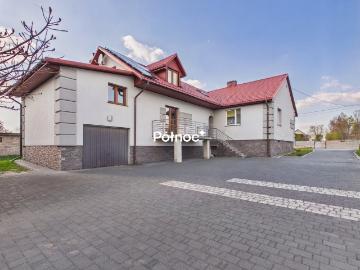 Dom dwurodzinny z widokiem na wodę i fotowoltaiką