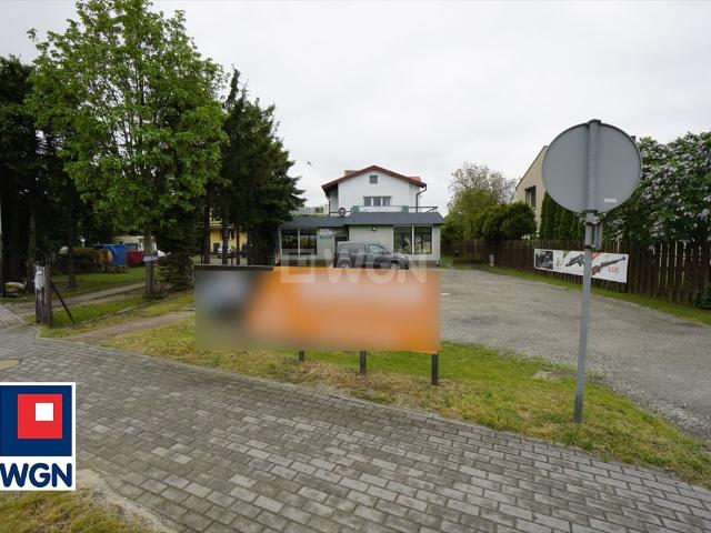 Dom dwurodzinny z lokalem usługowym, fotowoltaika, pellet