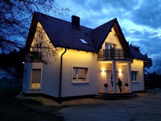 Dom energooszczędny z fotowoltaiką i dużą działką