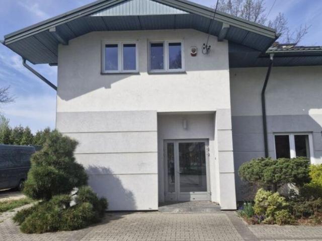 Dom inwestycyjny z biurami i mieszkaniem 245 m2