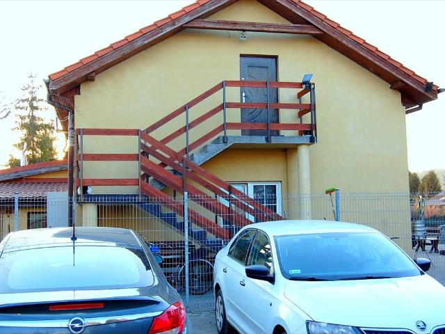 Dom inwestycyjny 255 m² z 5 niezależnymi mieszkaniami