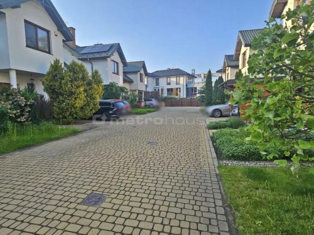 Dom, Julianów, Leszczynowy Zaułek, 148.00 m², sprzedam dom