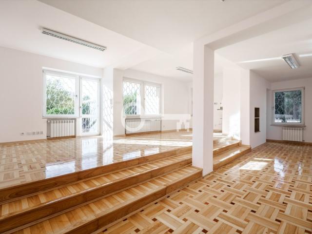 Dom na Bielanach 240 m² z ogrodem i garażem