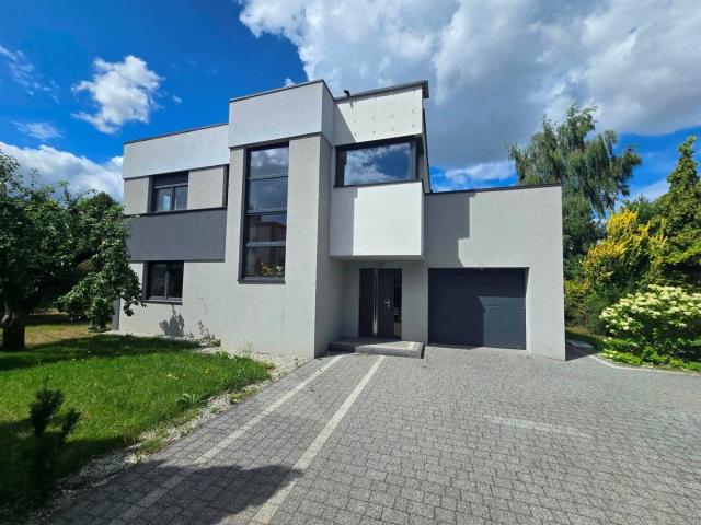 Dom na sprzedaż 4 pokoje Zduńska Wola, 262,62 m2, działka 709,980 m2