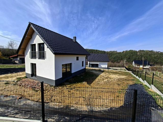 Dom na sprzedaż 4 pokoje myślenicki, 94 m2, działka 700 m2