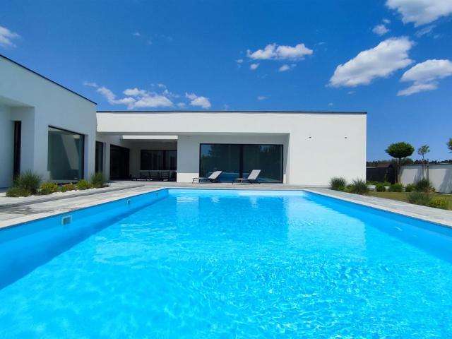 Dom na sprzedaż 5 pokoi Biłgoraj, 342 m2, działka 2950 m2