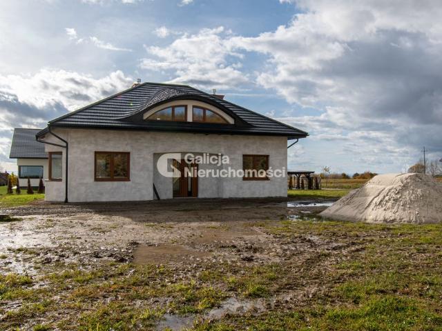 Dom na sprzedaż 5 pokoi rzeszowski, 182,20 m2, działka 1400 m2
