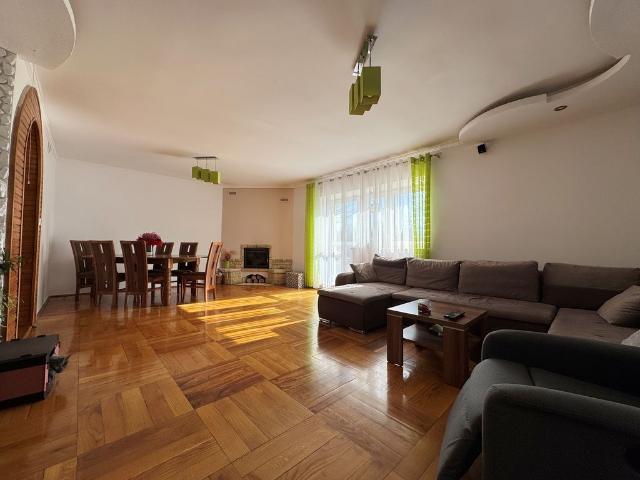 Dom na sprzedaż 5 pokoi rzeszowski, 263,20 m2, działka 900 m2
