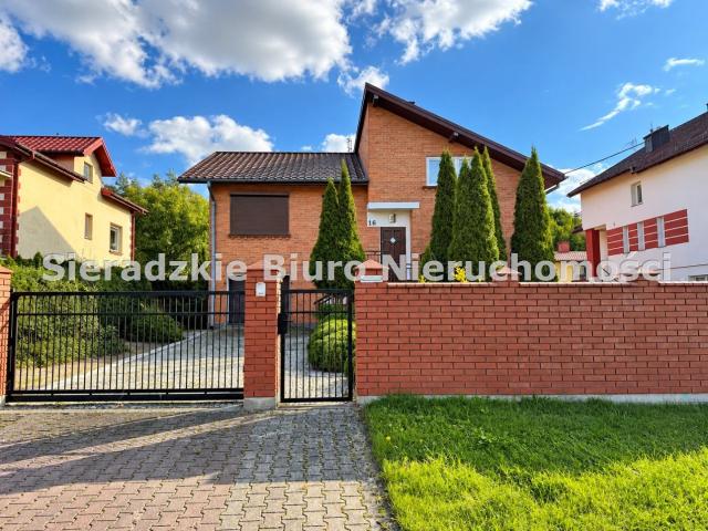 Dom na sprzedaż 5 pokoi Sieradz, 241,67 m2