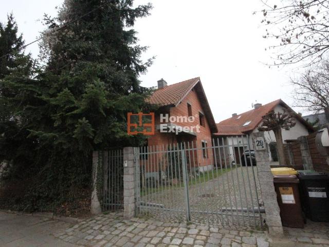 Dom na sprzedaż 5 pokoi Wrocław Krzyki, 250 m2, działka 610 m2