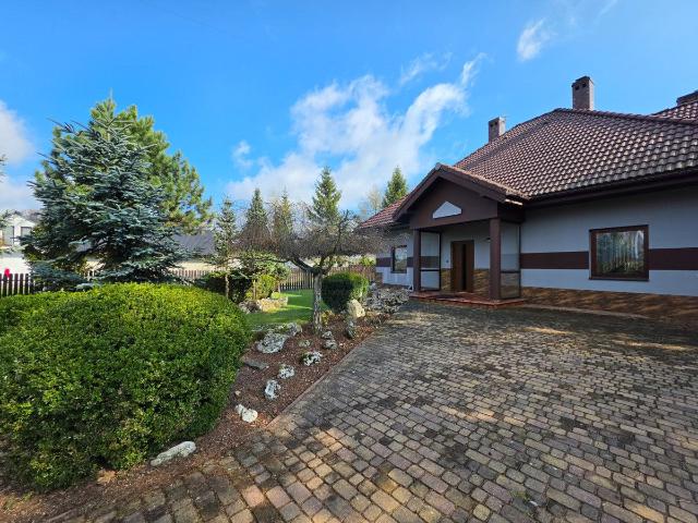 Dom na sprzedaż 6 pokoi częstochowski, 269,30 m2, działka 20740 m2