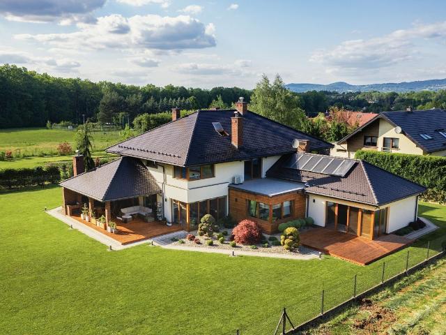 Dom na sprzedaż 6 pokoi krośnieński, 572,19 m2, działka 2614 m2