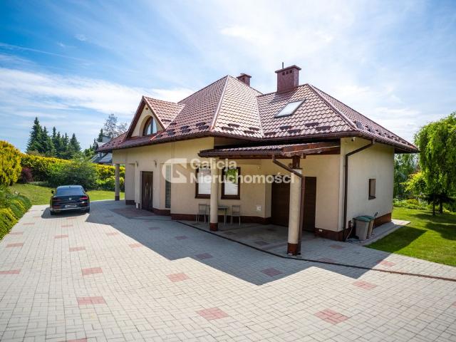 Dom na sprzedaż 6 pokoi strzyżowski, 225 m2, działka 3006 m2