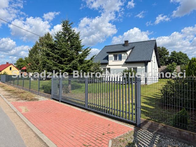 Dom na sprzedaż 6 pokoi Złoczew, 200 m2, działka 4732 m2