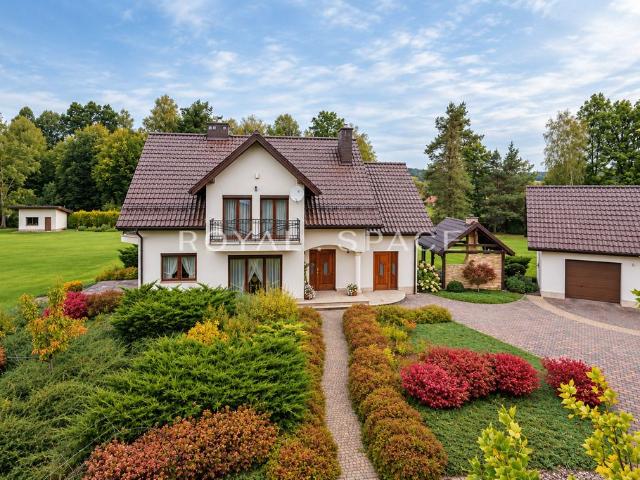 Dom na sprzedaż 7 pokoi bocheński, 209,07 m2, działka 4680 m2