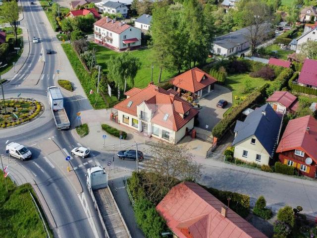 Dom na sprzedaż 7 pokoi Lesko, 198,94 m2, działka 1228 m2