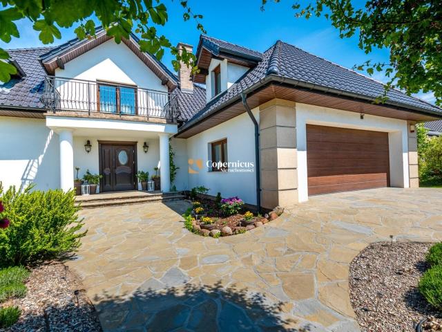Dom na sprzedaż 7 pokoi toruński, 376,80 m2, działka 3711 m2