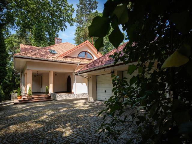 Dom na sprzedaż 7 pokoi Warszawa Wesoła, 322,57 m2, działka 1326 m2