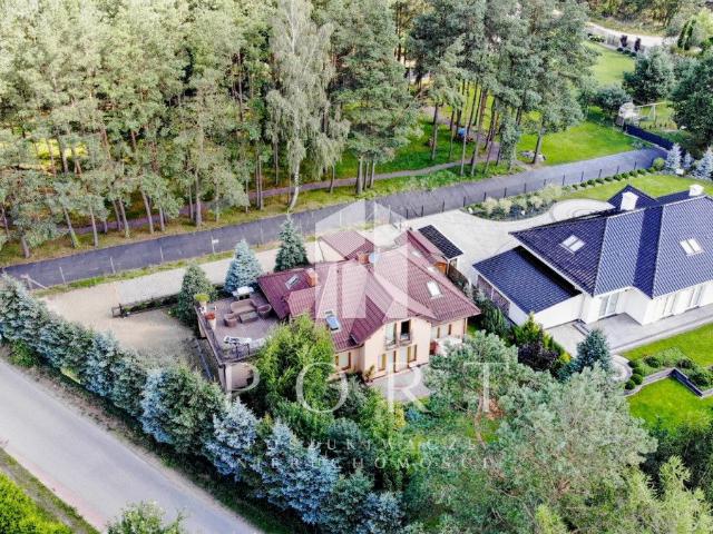 Dom na sprzedaż 7 pokoi wejherowski, 239 m2, działka 1078 m2