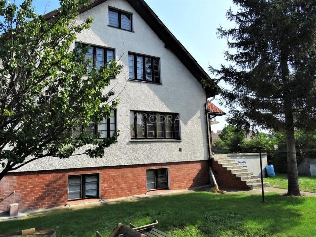 Dom na sprzedaż 8 pokoi Strzelin, 570 m2, działka 1600 m2