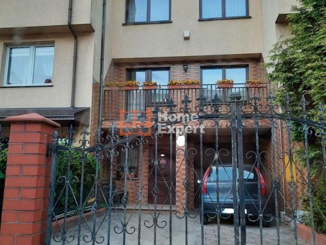 Dom na sprzedaż 8 pokoi Wrocław Krzyki, 290 m2, działka 210 m2
