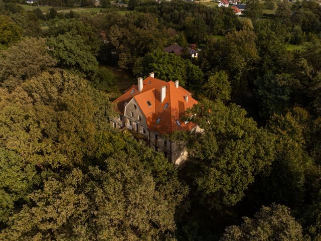 Dom na sprzedaż 10 pokoi Namysłów, 730 m2, działka 17600 m2