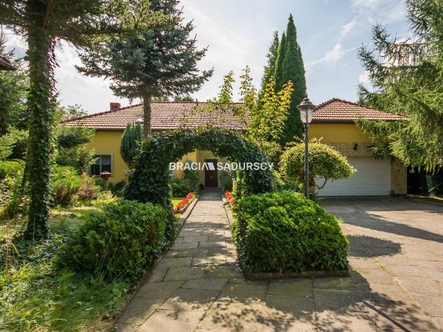 Dom na sprzedaż 10 pokoi krakowski, 460 m2, działka 2872 m2