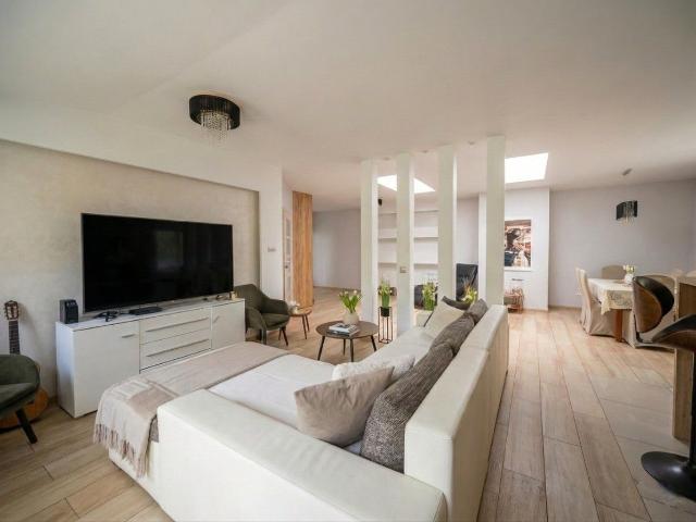 Dom na sprzedaż 20 pokoi tomaszowski, 1040 m2, działka 1900 m2