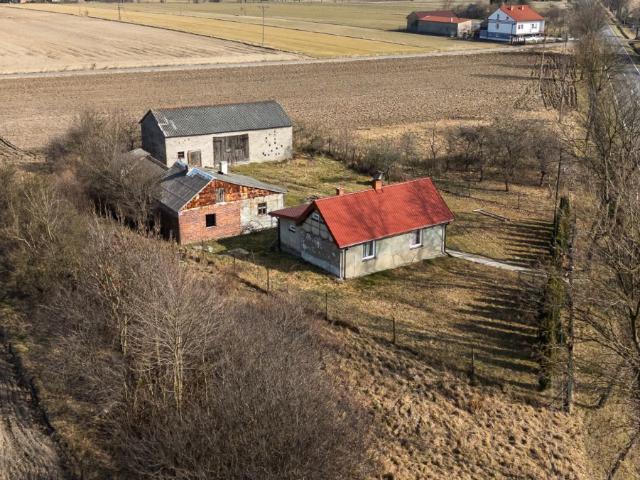 Dom na sprzedaż 2 pokoje wieluński, 49,30 m2, działka 3762 m2