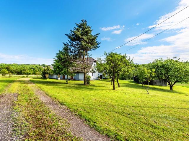 Dom na sprzedaż 3 pokoje myślenicki, 151 m2, działka 18000 m2