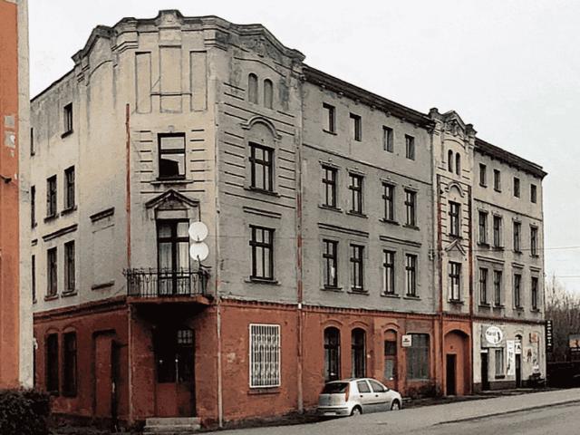 Dom na sprzedaż, Niepodległości