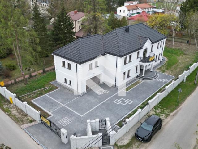 Dom na sprzedaż, Przyjacielska