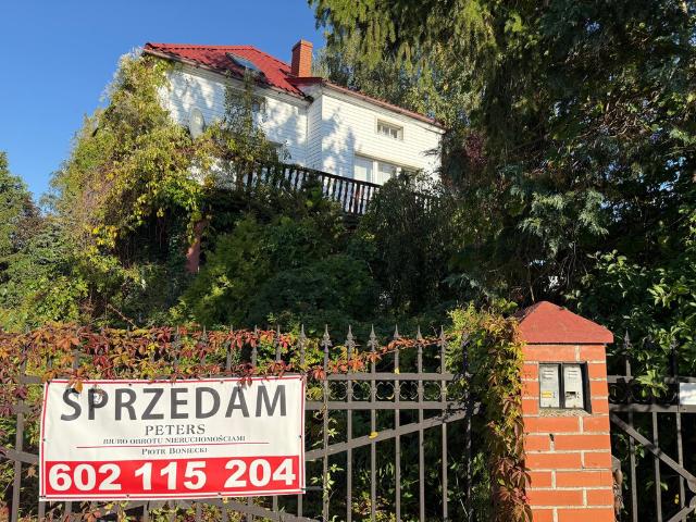 Dom na sprzedaż, Spokojna