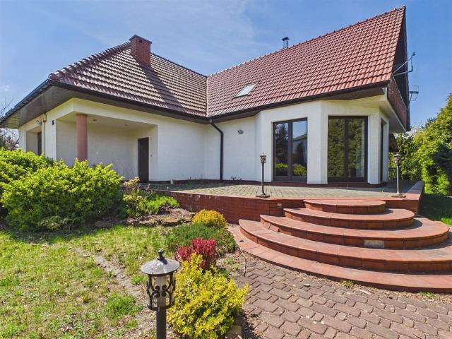 Dom na sprzedaż, Spacerowa