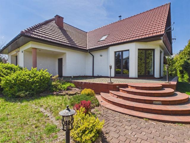 Dom na sprzedaż, Spacerowa