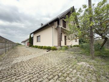 Dom na sprzedaż, Szkolna