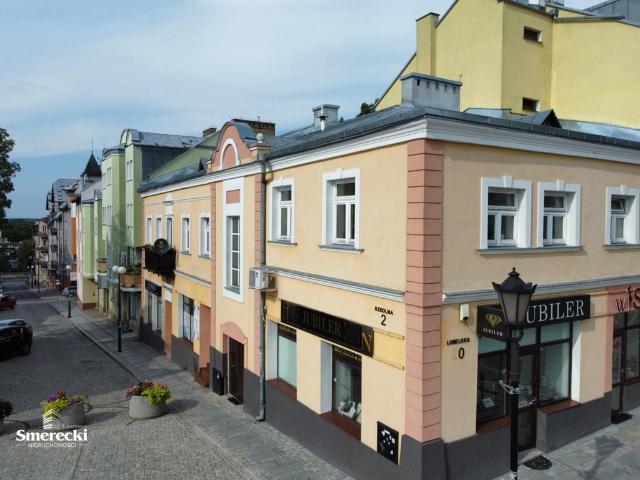 Dom na sprzedaż, Szkolna