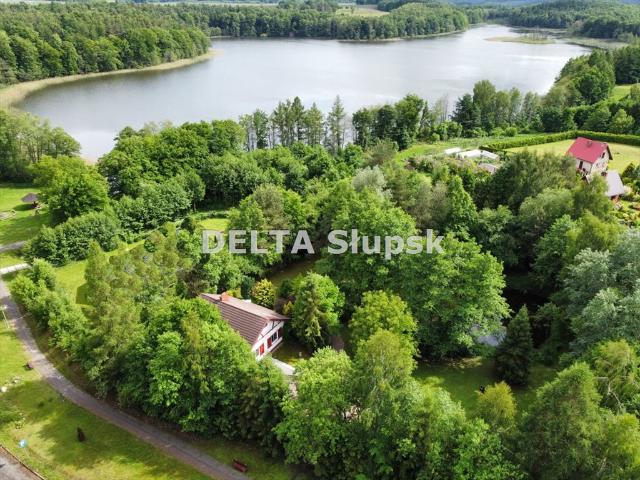 Dom nad jeziorem w Mikorowie prywatny park i pełne wyposażenie