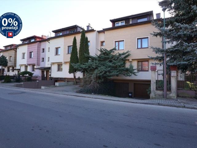 Dom szeregowy 190 m2 z garażem i ogrodem w Piotrkowie