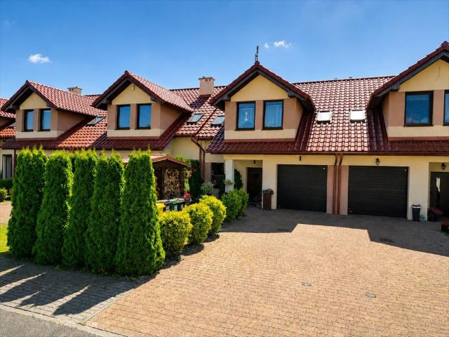 Dom szeregowy 109 m² z garażem ogród i poddasze